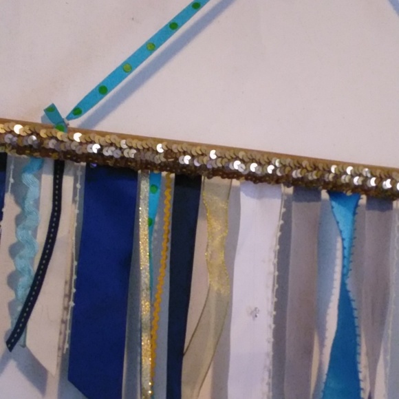 Whimsical ribbon wall decor made w Swarovski crystals - Picture 8 of 8